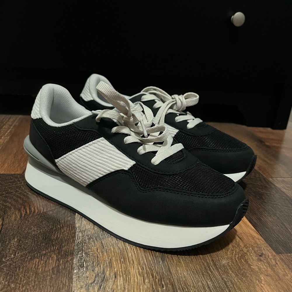 Wide Dream Pairs Black/White/Gray Sneakers - Picture 3 of 11